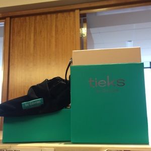 Tieks box and black carrying case - cardinal red